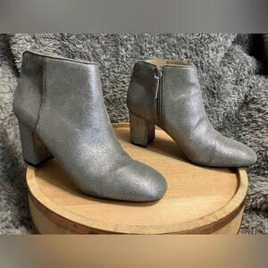 White House Black Market Metallic Silver Ankle Boots Booties Block Heels Size 7M